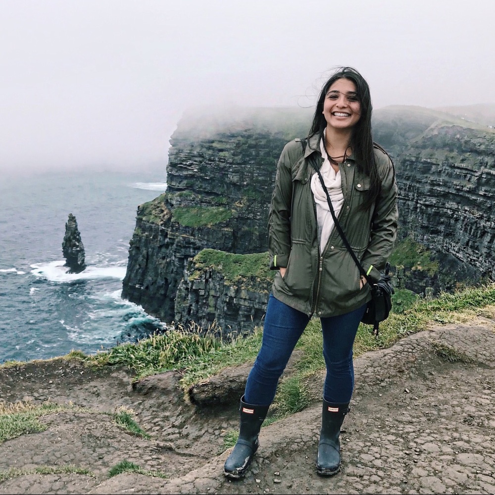 Meet your Posher, Dana